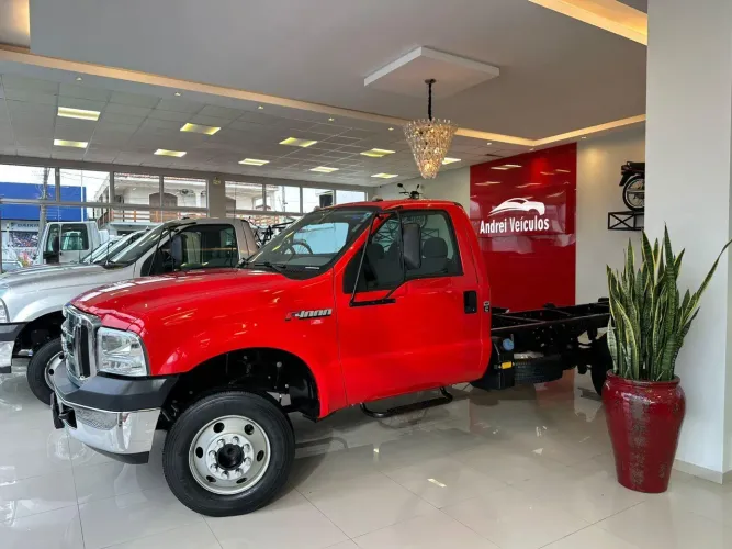 F4000 4X2 TURBO DIESEL RARIDADE APENAS 28.000 KM 2019 VERMELHA 2018/2019