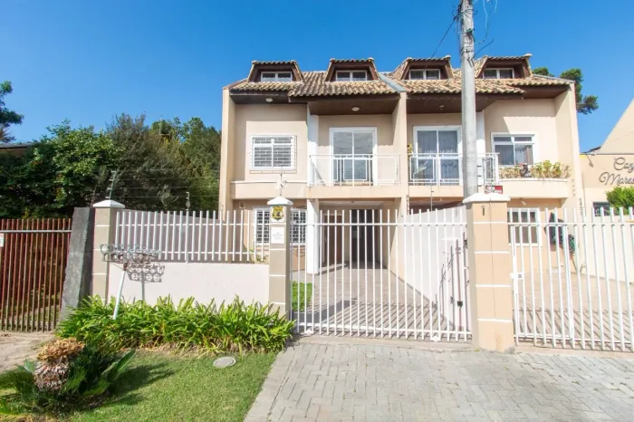 Sobrado à venda no Bairro Uberaba - Curitiba/PR