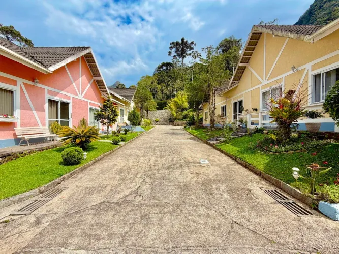 Casa com 3 dormitórios à venda, 76 m² por R$ 520.000,00 - Granja Guarani - Teresópolis/RJ