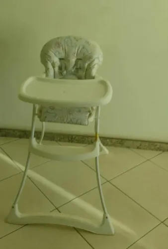 Cadeira de alimentação infantil