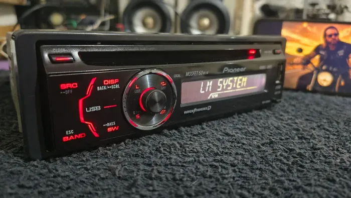 Rádio Pioneer com Bluetooth