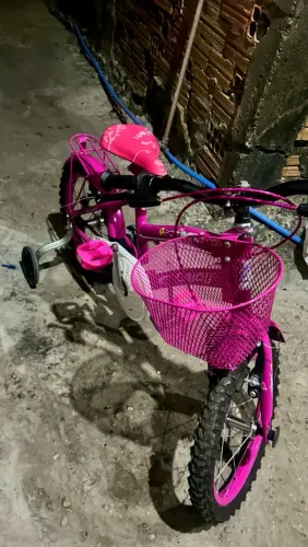 Bicicleta Infantil Rosa com Rodinhas e Cestinha - Pronta para Rodar!