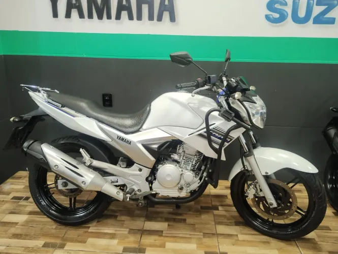 Fazer 250 2015 Gasolina Branca Aceito troca Parcelo no Cartão de Crédito até 21 x 