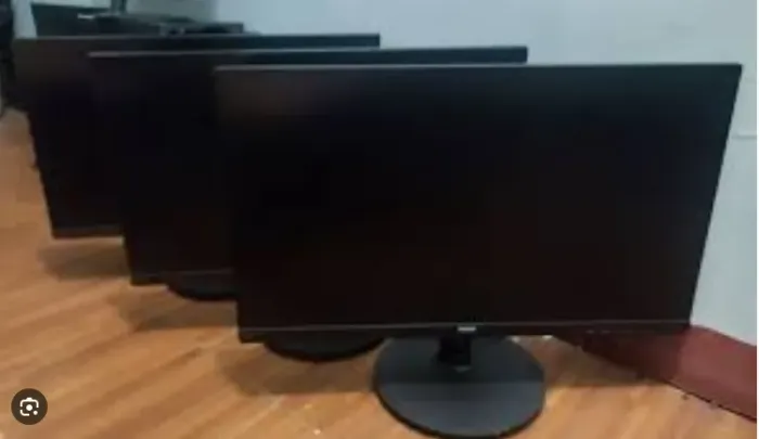Monitor de 22 Polegadas COM DETALHES NA TELA, 180,00 CADA