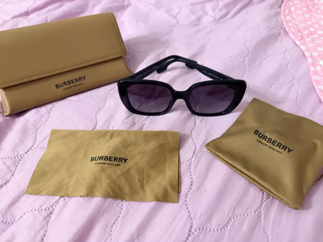 Óculos Burberry Helena BE4371 - POUQUÍSSIMO USADO