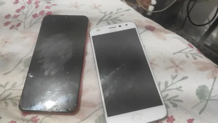 2 celulares para retirada de peças