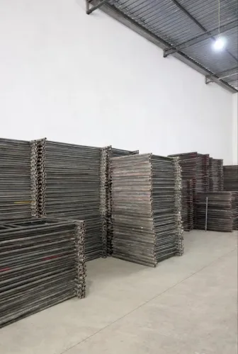 LOCAÇÃO DE ANDAIMES E BETONEIRA