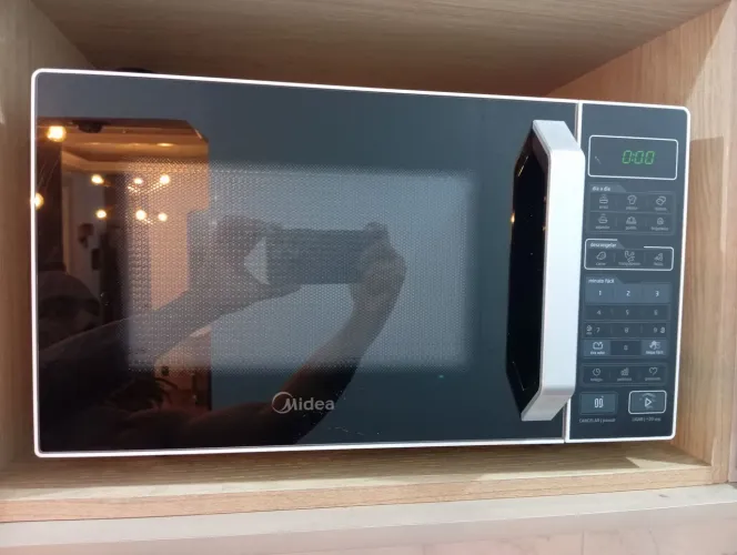 Microondas Midia 20 LT apenas um ano de uso