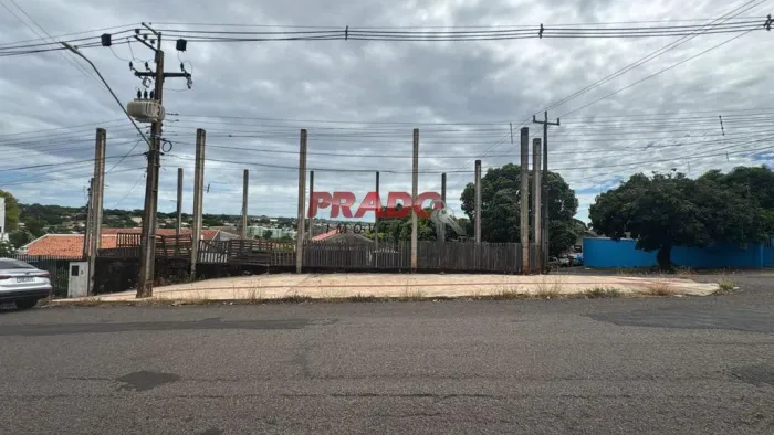 Terreno à venda em Maringá, Parque das Laranjeiras, com 300.97 m²
