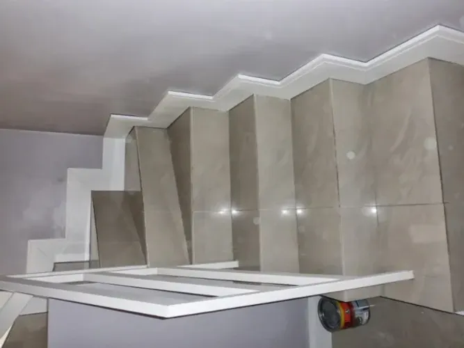 Instalação de rodapé em escada