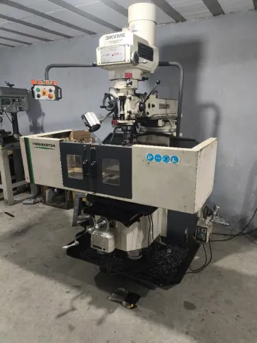 Vendo fresadora ferramenteira semi nova