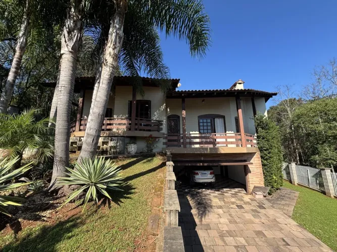 CASA COM 4 DORMITÓRIOS, 2 VAGAS, 250M² ÁREA TOTAL À VENDA E LOCAÇÃO EM JARDIM DO ALTO