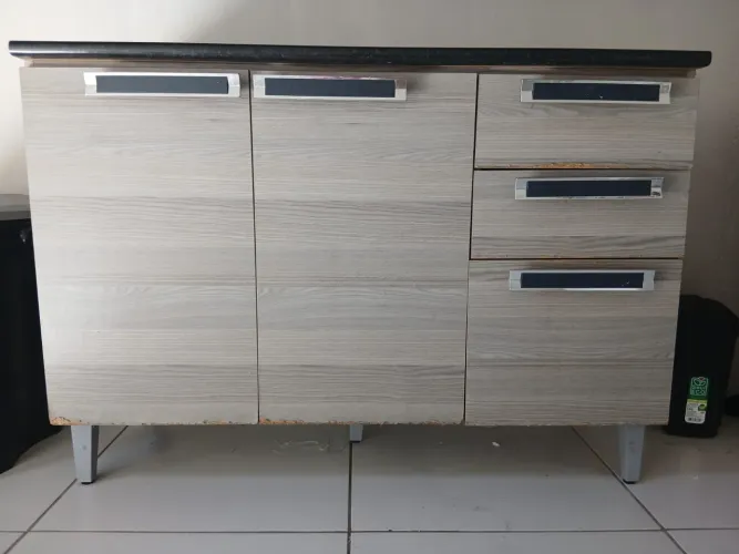 Vende-se Balcão de armario.