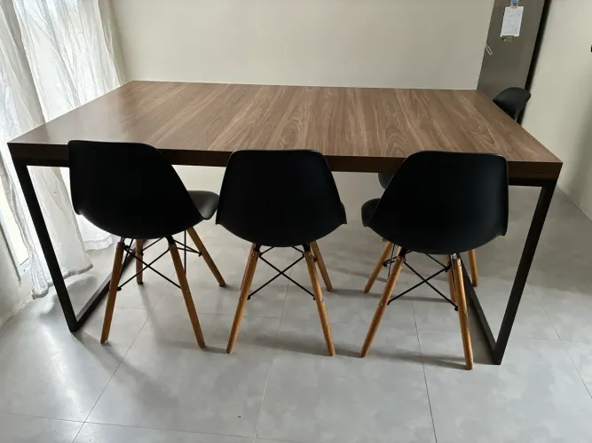 Mesa de jantar estilo industrial