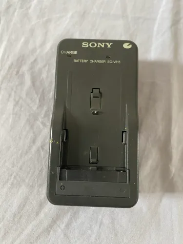 Carregador de bateria Sony BC-V615