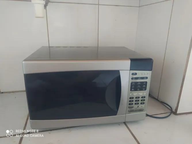 Microondas semi novo em ótimo estado faço por 200 se vier buscar 175