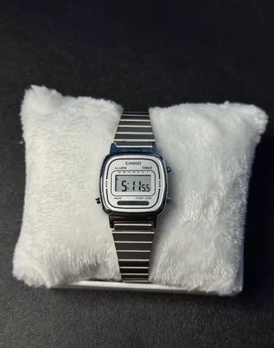 Casio Mini ? Para pulsos fino ? ?Aço inoxidável ? ?Alarme ? ?Pulseira ajustável ?