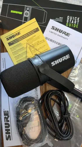 Shure MV7 - Microfone USB/XLR Profissional p/ Podcast - c/ caixa, manual e cabos originais