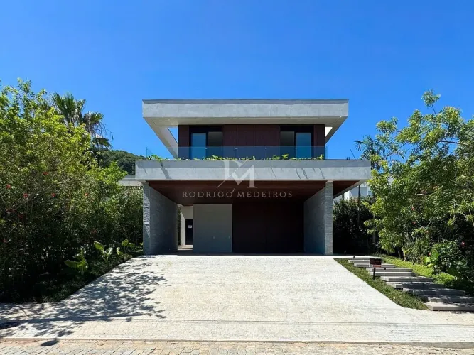Casa em condomínio com 4 suítes na Praia do Estaleiro, Balneário Camboriú