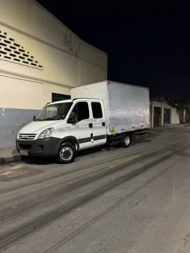 FRETES E TRANSPORTE DE CARGAS | CAMINHÃO BAÚ IVECO DAILY | BETIM E REGIÃO