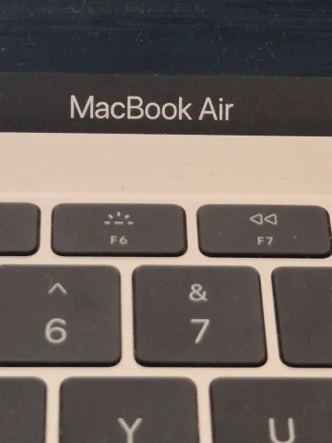 MACBOOK Air