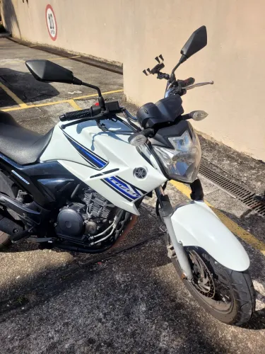 Fazer 250 2014 !! Super conservada!! Sem detalhes