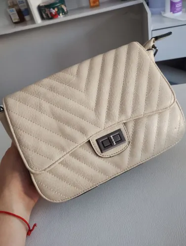 Bolsa Tiracolo Nude/Bege com Alça de Corrente 