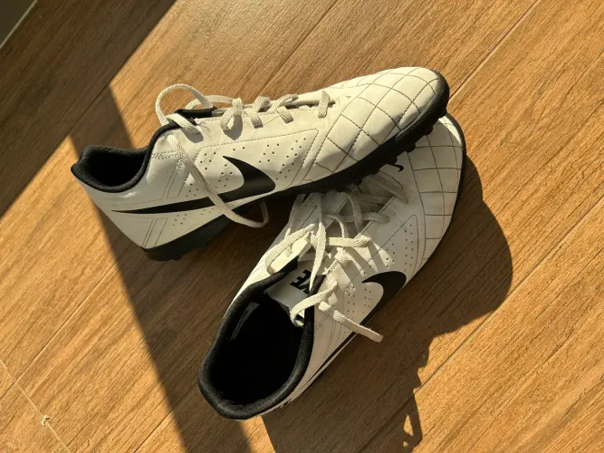 Chuteira Nike Society