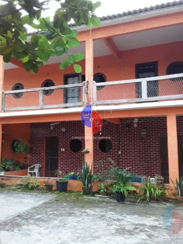 Casa à venda, 3 quartos sendo 2 suíte, várias árvores frutíferas, localizada na Praia de O