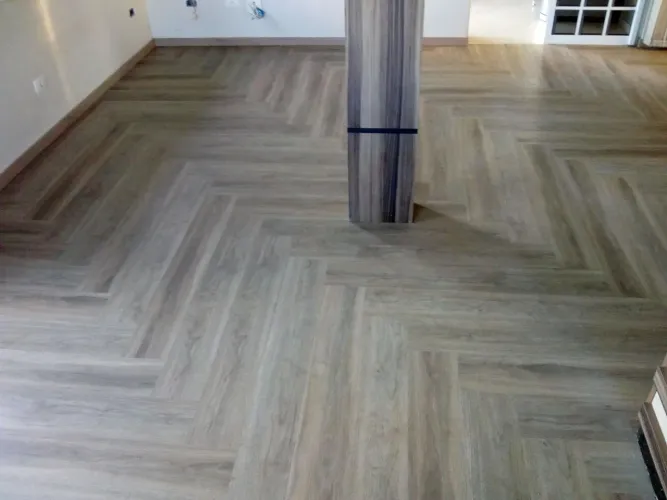 Instalação de piso laminado, vinilico e rodapés