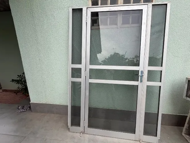 Esquadria de aluminio