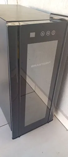 Vende-se uma Adega Novinha 