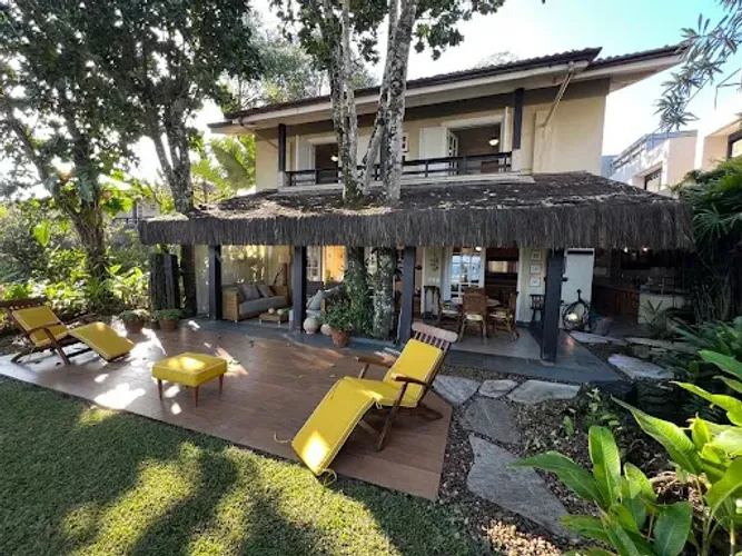 Casa Pé na Areia à Venda em Juquehy com 5 Suítes