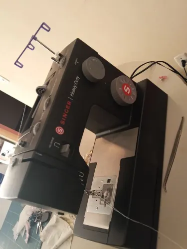 Máquina de costura singer