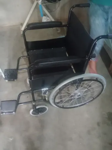 1 Cadeira de Roda /1 Cadeira de Banho 