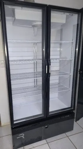 Expositor 2 portas em perfeito estado de conservação 6 meses.de.uso
