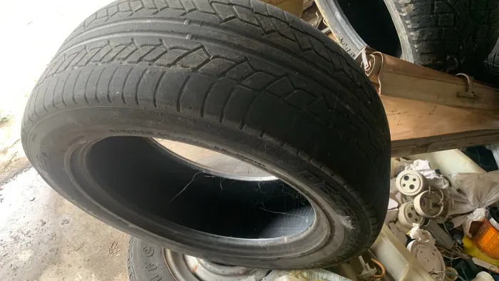 Pneu 275/60/20.  Caminhonetes