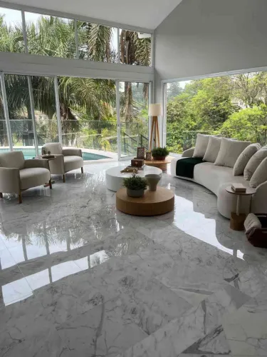 CASA EM CONDOMÍNIO FECHADO!