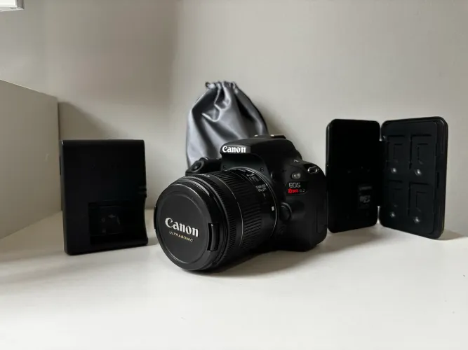 Canon SL2
