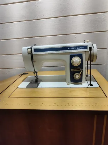 Máquina de Costura Elgin Zig-Zag Vintage com Gabinete em Madeira + Manual Original
