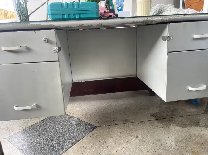 Vende-se birô 