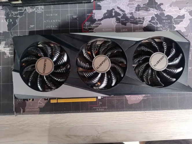 RX 7600 8gb gigabyte 2 meses