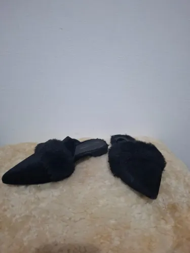 Mule preto com pelos, n° 37, Priscila Lourenço 