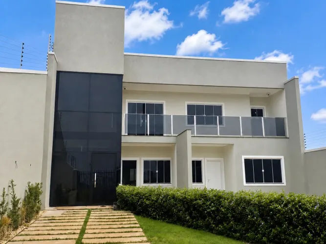 CASA DE ALTO PADRÃO COM 2 CASAS INDEPENDENTES EXCELENTE POTENCIAL DE RENDA.