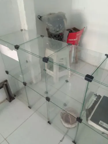 Vende-se balcão de vidro