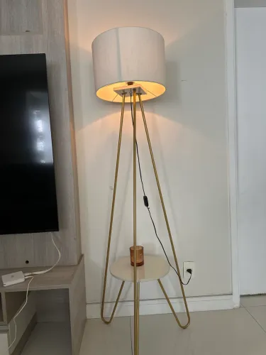 Abajur 2metros com Luz amarela