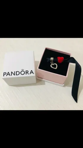 Pacote com 2 charms Pandora + 1 anel e 1 brinco pandora + 2 anéis Beth Barreto