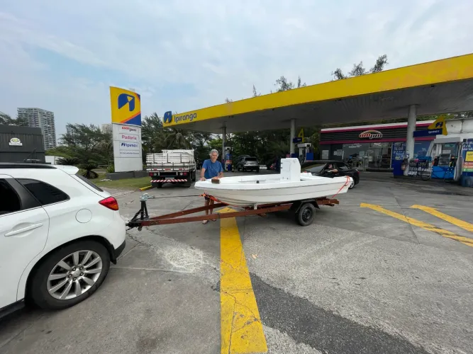 Bass Boat 4,2m + Carreta Rodoviària (sem motor de popa)