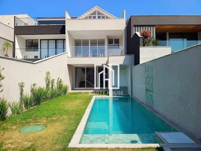 CASA À VENDA NO CONDOMÍNIO RIO MAR NA BARRA DA TIJUCA. 04 SUÍTES.