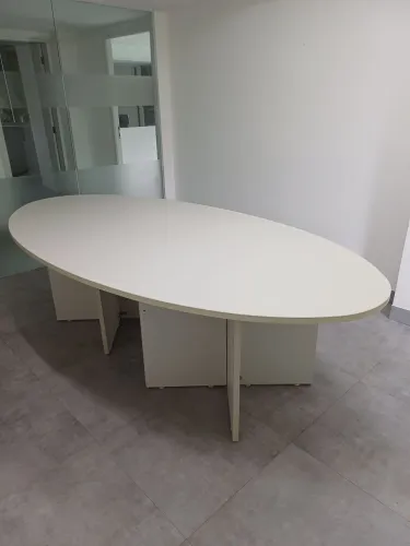 mesa de reunião oval 